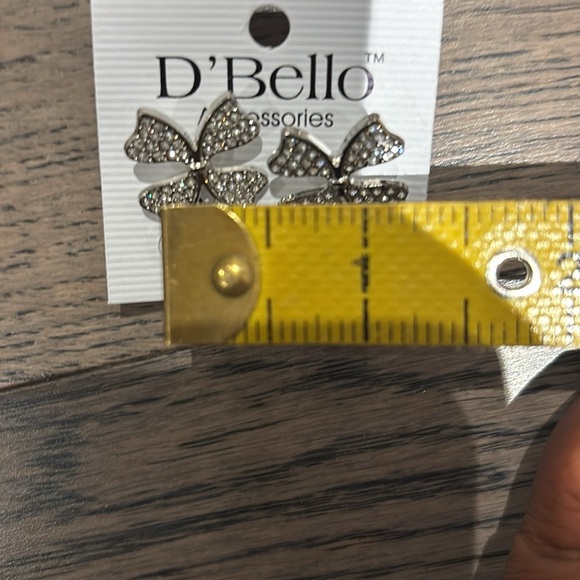 Elegant Silver and White Bow Pearl Earrings - Picture 8 of 10